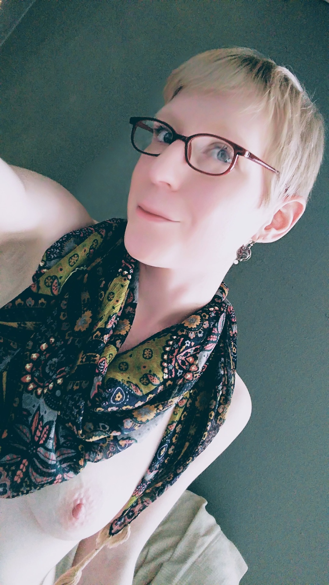 shorthair-babes:  Tomorrow is my birthday. I’ll be sharing it with my hand but