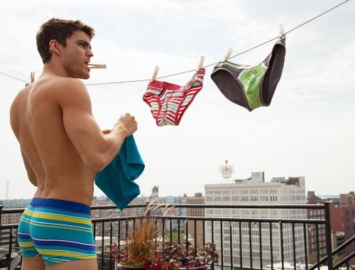 hunkopedia:  Follow Hunk’o’pedia for more hot guys!