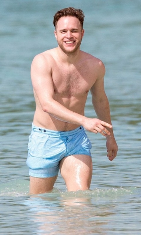 male-and-others-drugs:     Olly Murs in hot moments
