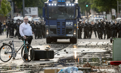 queeranarchism:  60 year old historian Martin Bühler (who identified himself to the press, I do not identify activists without consent) appears to ‘photobomb’ a lot of media images of the G20 in Hamburg. In reality he is a long time observer documenting