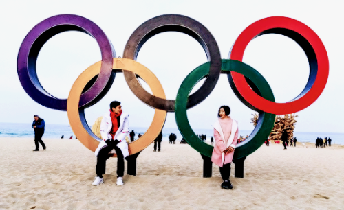 fyeahchinesepairs: Sui Wenjing &amp; Han Cong visit the beach in Gangneung, South Korea, after compe