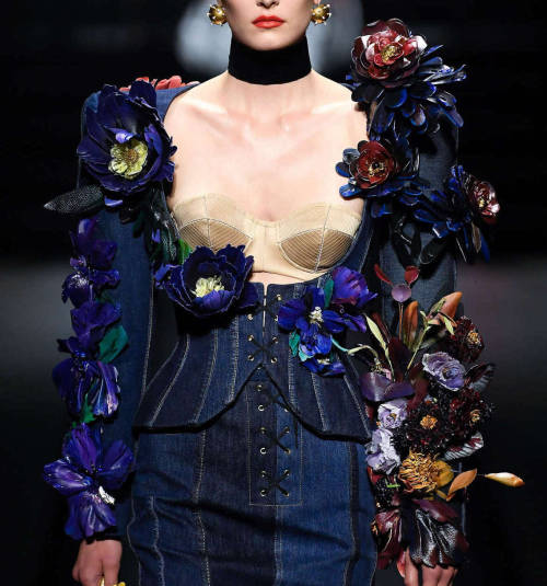 themakeupbrush:  Schiaparelli Fall 2022 Couture