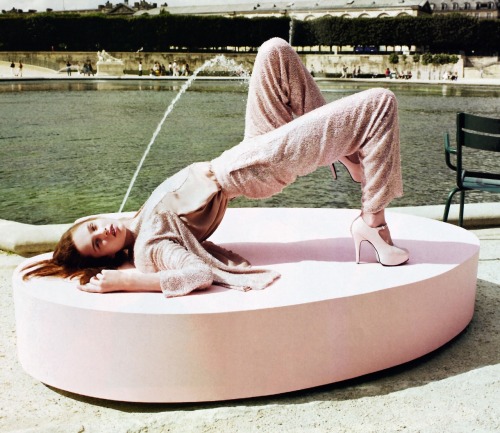 Karmen Pedaru by Horst Diekgerdes for Vogue China October 2008