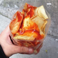mexicanfoodporn:  El punto débil de todo Mexicano: papitas callejeras, limón y chingos de salsa. _____  The Achilles’ tendon of any Mexican: salty and crunchy street chips, lime and a generous pool of gastritis inducing hot sauce. Yes. #papitas #moncheo