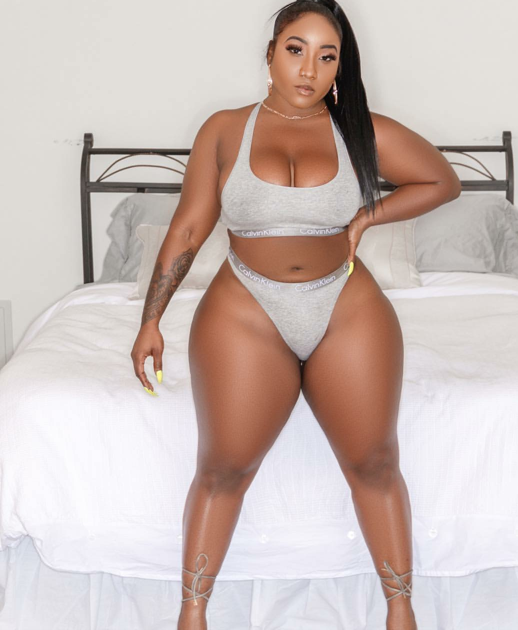 SUPER THICK WOMEN