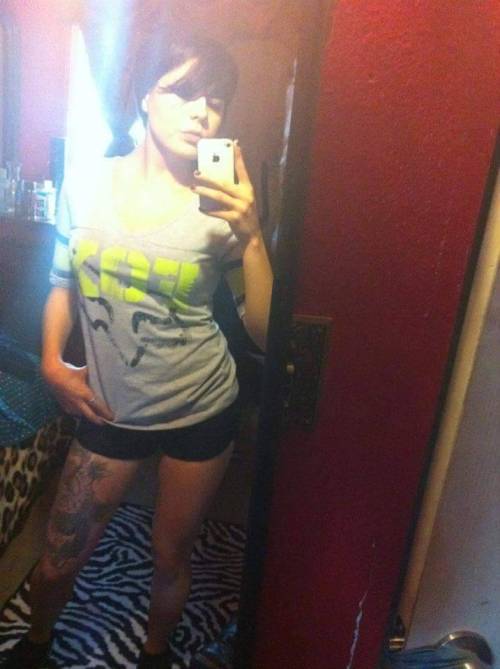 sendmeamateurnudes:  sgvexposedgirls:  oppss323:  gottaexposeemall:  gottahavethosehomemadevideos:  exposethemgirls1:  exposethemgirls1:      Atta girl!    SGV HOODY    😮