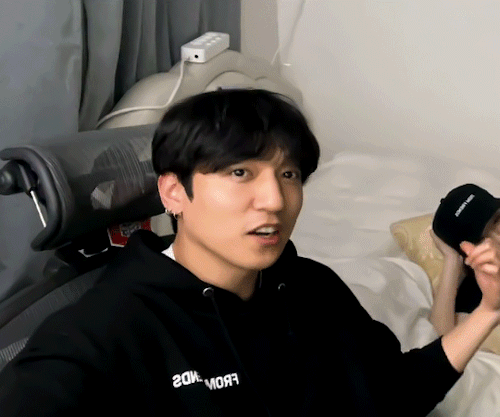 dayee6:more sungjin gifs from that vlive