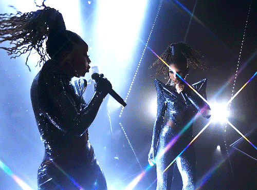 thequantumranger: Chloe x Halle performing “Ungodly Hour” People’s Choice Awards 2