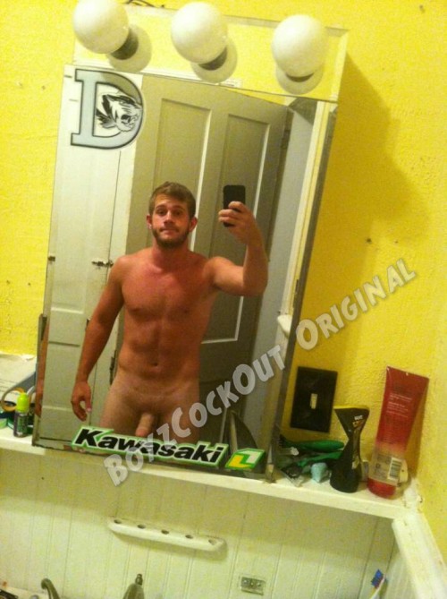 19yr old hottie. Bathroom selfie gone sexy. XDFollow me: BoyzCockOut.tumblr.com