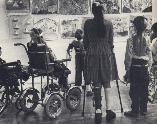 an-overwhelming-question: Kurt Schraudenbach - Children in a polio department at the Schwabing 