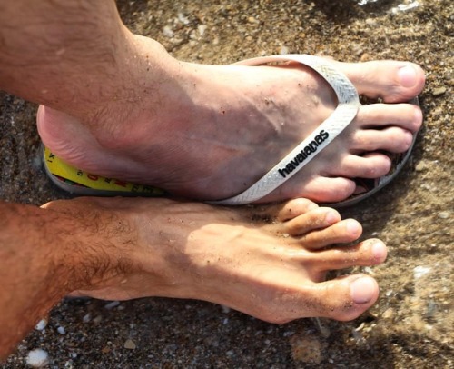 bgfootlover1: size12feet:My size 12.5 US feet VS Colby Keller’s size 15 US feet. There is a sl