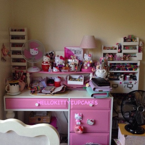 MY PERSONAL SPACE #hellokitty #hellokittylover #hellokittydesk #hellokittyeverything #hellokittycoll