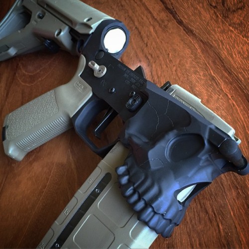 coffeeandspentbrass:  gunrunnerhell:  Sharp Bros. / Spike’s Tactical “The Jack”From the same manufacturer who designed the Hellbreaker and Warthog, the Jack is a billet AR-15 lower with a stylized skull design. Definitely going to be the basis