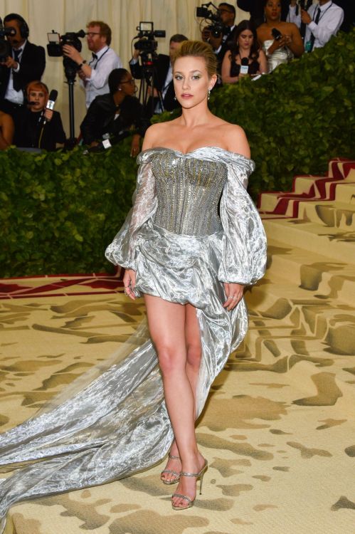 celebwaifu666:Lili Reinhart - MET Gala 2018