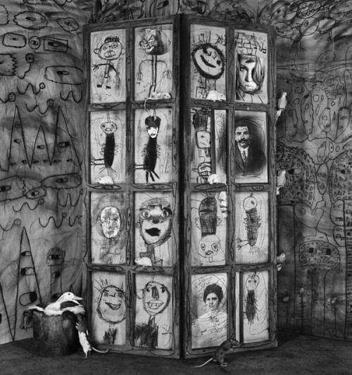 © ROGER BALLEN, Onlookers (from the series Asylum of the Birds), 2010“I thrive on finding