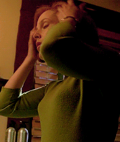 wowdanascully: Scully + green clothes {requested by anonymous}