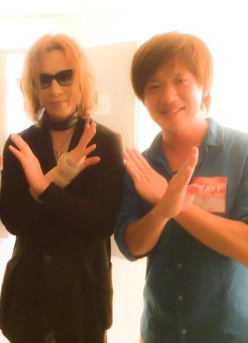 YOSHIKIさんと『X』
バタバタで着の身着のまま。。髪ワックス付ければヨカッた。。
—h.Naoto @ Twitter