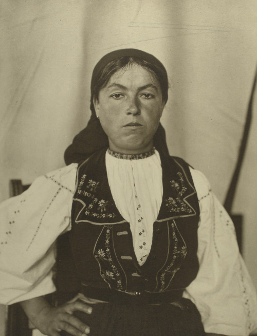 EllisIsland Immigrants: Romanian Womanca.1905–14Photographer: Augustus F. Sherman (American; 1865–19