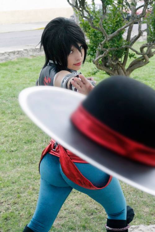 Sexy female Kung Lao cosplay by Katta Ramos.