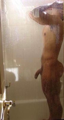 dickpeeper:  peeking-out-males:  hotnaked8: