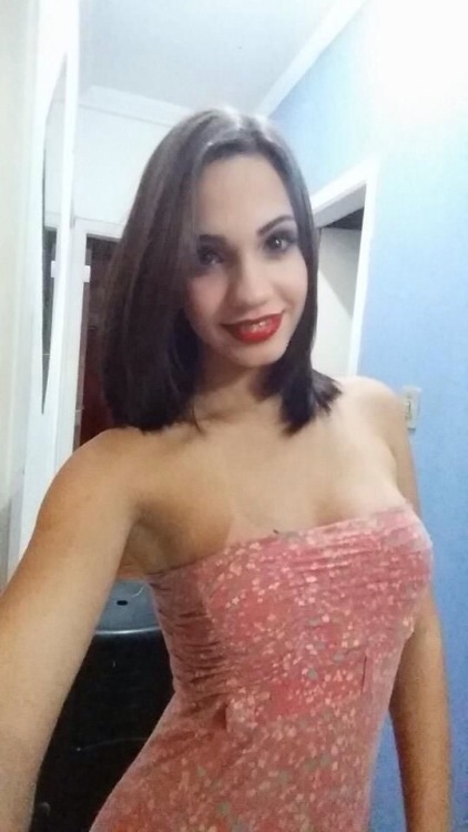 girlandthensome:  Simply stunning!  OMG she is cute!!