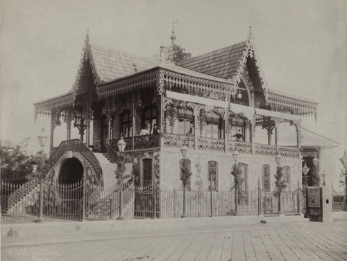 Café Eden, Smyrna (today Izmir, Turkey). Photo c. 1890 by Istanbul-based firm Sebah & Joaillier.