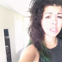 wearetheincrowdforever:  tayjardine: Today’s giant hair brought to you by: I Lost My Hairbrush….but realistically hardly looked for it. 