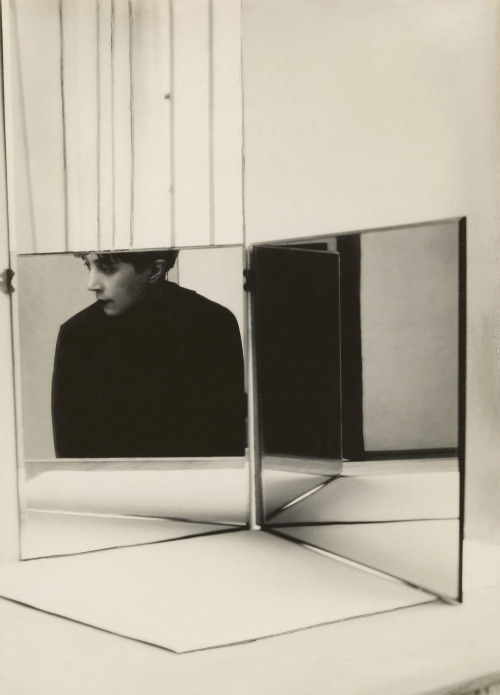 disease:  FLORENCE HENRI / “PORTRAIT”