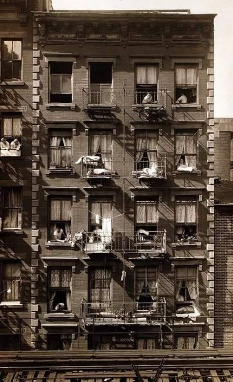 the1920sinpictures: 1914 Tenement on Greenwich Street, Lower Manhattan with tracks for the Elevated 