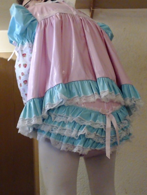 sissybaby-tomoyo: my new rubber dress :D Part 1