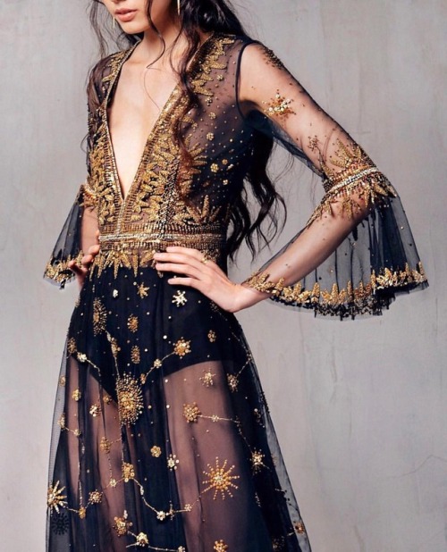 andantegrazioso - Constellation gown | cucculellishaheen