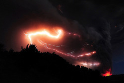  confirm3dkill: Yea these are real, its a Lightning storm crossing paths with the Icelandic volcano Eyjafjallajökull’s eruption column.  Here’s a link to the National Geographic Article 