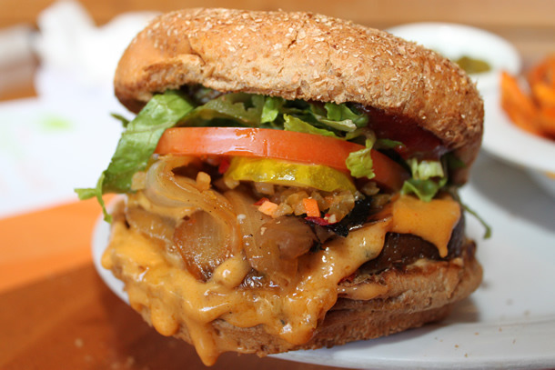 im-horngry:  Vegan Cheeseburgers - As Requested! 