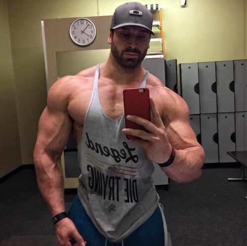 jboys20:  💕JEZEBEL’S HUNK OF THE DAY💕  Bradley Martyn   Where are his nudes? One of my followers has to have them 😉  Follow Me:JBOYS 2.0 💕