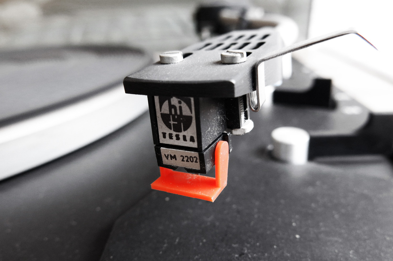 scanzen:  Tesla HC43 turntable, made in Czechoslovakia, details. Photo: me.