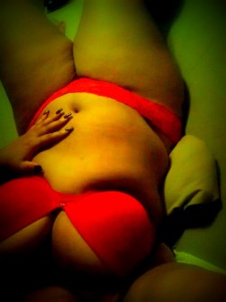 msdymonddiva:  A little body love…my fat, flaws, and thick ass thighs..lol