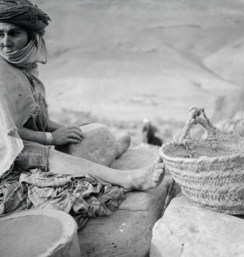 mydearalgeria:Algeria. Woman from the village of Chir grinding clay to make pottery - October,23rd, 