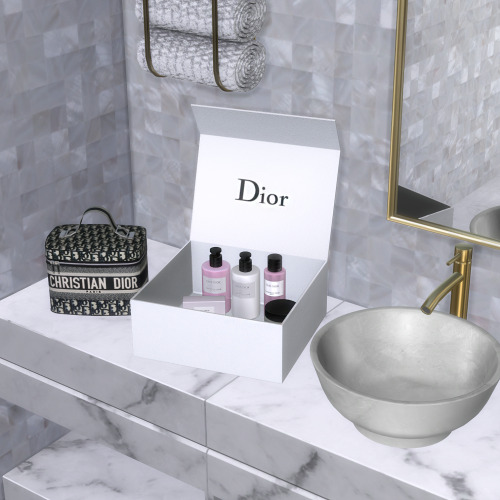  LA COLLECTION PRIVÉE CHRISTIAN DIOR      - Gris Dior SetThis 7-Piece Set Contains:• Hydrating Han