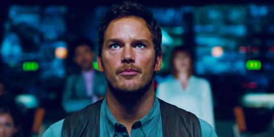 Has anyone seen Jurassic World and noticed how goddamn darker Chris Pratt is?