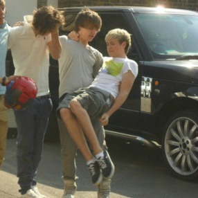 imabigfatidiot:  Liam   carrying people and koalas  