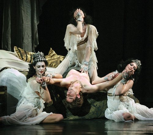 alfredsnightmare:Jonathan and the BridesMilwaukee Ballet production of Michael Pink’s Dracula 