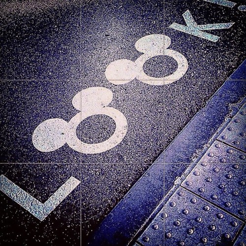 adon-magazine:  #Be #Safe 👀 #MickeyMouse #Look 🙈 #NYC ✌️ (at New York City)