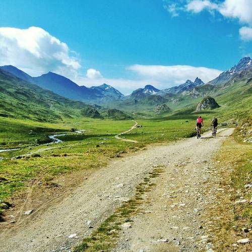 konstructive-revolutionsports:  Have a nice ride! That’s taken during a Transalp trip. The best. Sun