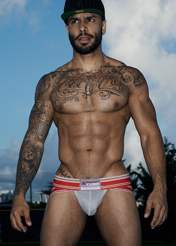 seeker310:    Kings hot handsome GREAT muscles!!   