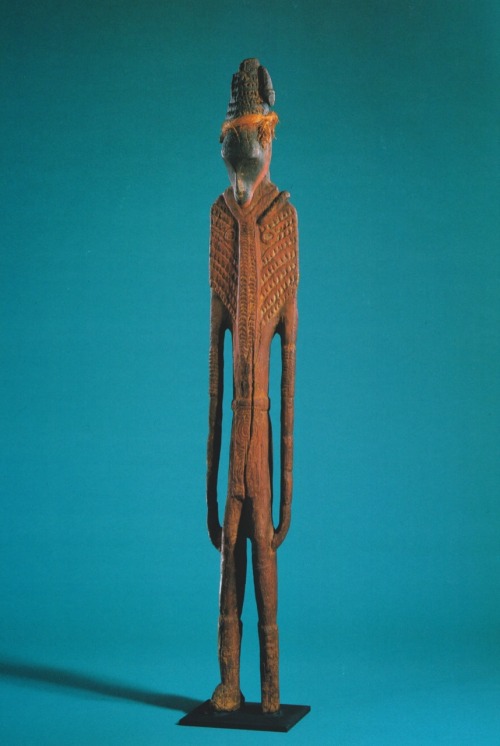 autosafari: Standing Figure (before 1913). Materials: wood, pigment, fiber, and grass. Height: 