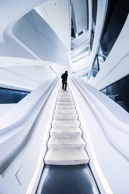 jenniferbin:Zaha Hadid’s Jockey Innovation Center in Hong Kong
