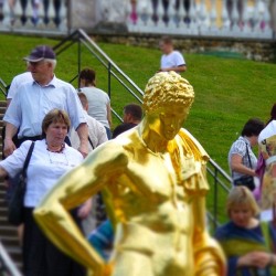 #Peterhof. #Moments &amp; #portraits 5/37  #portrait #people #street #art #artmonuments #monument #sculpture #gold #green #colors #colours #park #terrace #faces #travel #Russia #spb #StPetersburg #петергоф #питер #спб #портрет #искусство