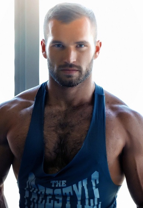 incognitomen:  Fuck me that’s HOT! More at men incognito!