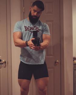 beardburnme:  “So many sets that my legs can’t flex. _______________ #LegDay #Legs #Quads #InstaFit #FitFam #Fitspo #Fitspiration #Fitstagram #WVU #Grind #VSCO #Squat #Squats #Deadlift #Fitness #Bodybuilding #Muscle #Gains #Gainz #Sore #Dead #Aesthetics