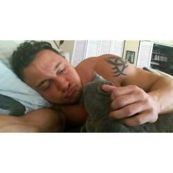 Bigjoeyd:  Cuddles!  #Fit #Photooftheday #Fitness #Instagood #Muscle #Ripped #Love